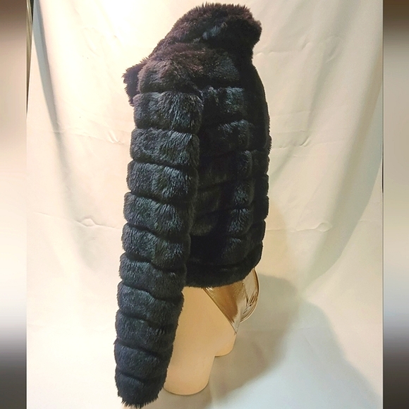 Blendshe cropped black faux fun fur jacket size L - Picture 3 of 11